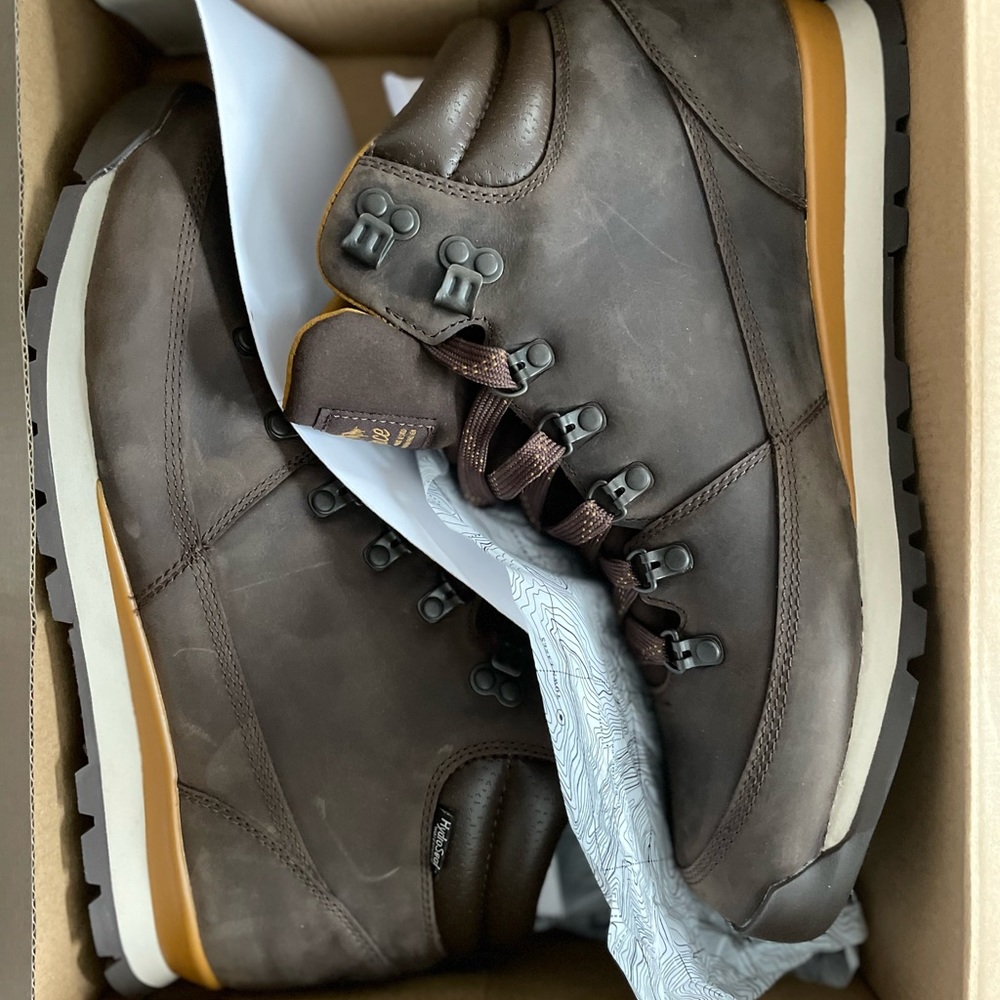 Brand new North Face Back to Berkeley Boots